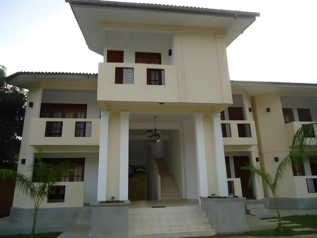 Kent Hotel تيساماهاراما المظهر الخارجي الصورة