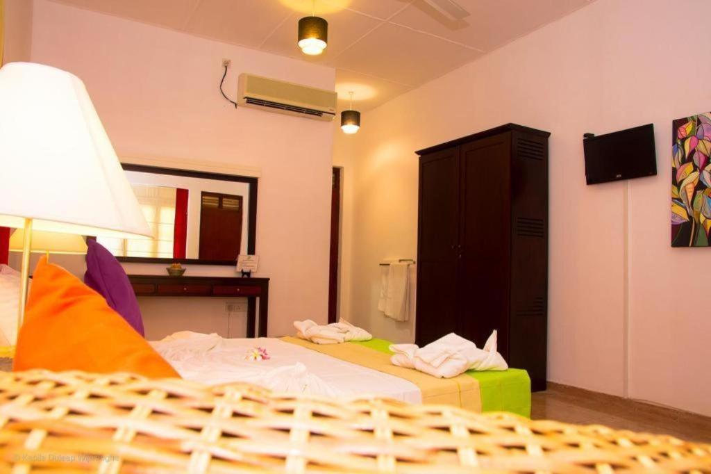 Kent Hotel تيساماهاراما المظهر الخارجي الصورة